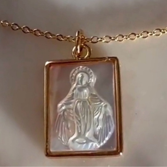“Our Lady of Grace” Virgin de Guadelupe Mary Mother of Pearl Carved 18K Necklace - Picture 13 of 16